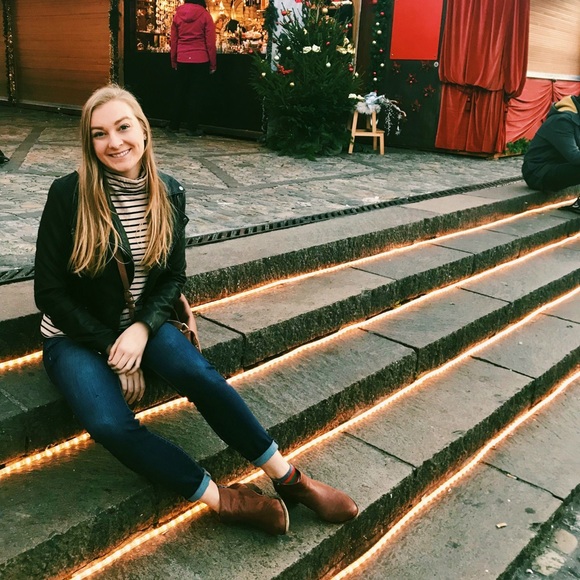 Meet your Posher, Siena - Picture 2 of 3